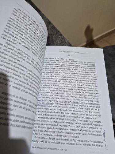Sancaktan Saraya / Seçme Yazılar