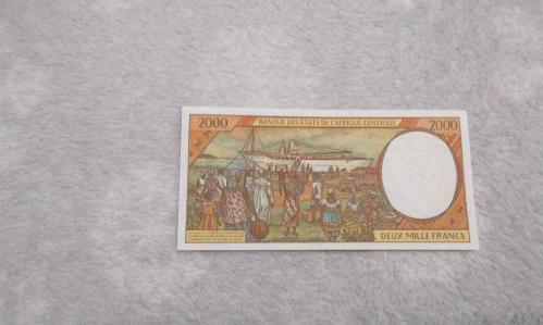 Orta Afrika Devletleri (Ekvator Ginesi) 2000 francs 2000 - ÇİL