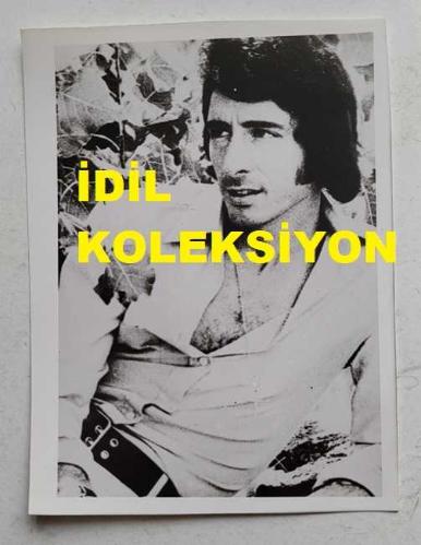 YUNANİSTAN'IN ATİNA KENTİNDE DÜZENLENEN 6. ULUSLARARASI APOLLONİA MÜZİK FESTİVALİ'NİN (1973) ORİJİNAL FOTOĞRAFI - 12 x 9 cm EBADINDA - YARIŞMAYA KATILAN İSPANYOL ŞARKICI JUAN MANUEL... ΠΡΩΤΌΤΥΠΗ ΦΩΤΟΓΡΑΦΊΑ ΤΟΥ ΔΙΕΘΝΟΎΣ ΜΟΥΣΙΚΟΎ ΦΕΣΤΙΒΆΛ ΑΠΟΛΛΏΝΙΑΣ ΠΟΥ ΠΡΑΓΜΑΤΟΠΟΙΉΘΗΚΕ ΣΤΗΝ ΑΘΉΝΑ (1973)