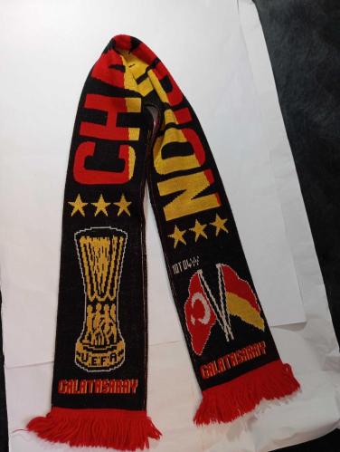 ViNTAGE Avrupa'nın fatihi Galatasaray GS atkı. Resimlerdeki haliyle koleksiyon dekorluk kullanimlik