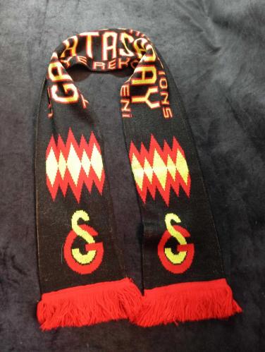 ViNTAGE Galatasaray GS atkı. Resimlerdeki haliyle koleksiyon dekorluk kullanimlik