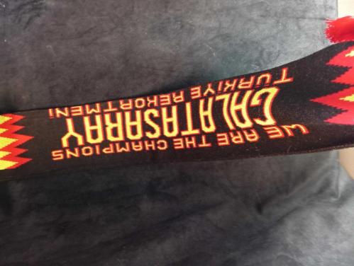 ViNTAGE Galatasaray GS atkı. Resimlerdeki haliyle koleksiyon dekorluk kullanimlik