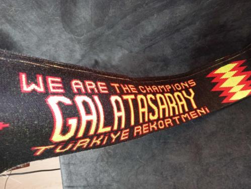 ViNTAGE Galatasaray GS atkı. Resimlerdeki haliyle koleksiyon dekorluk kullanimlik