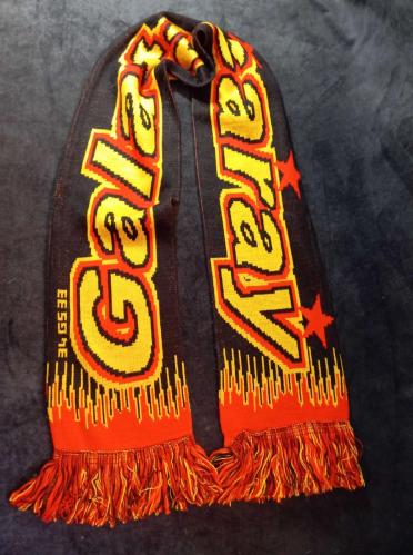 Vintage Galatasaray GS atkı. Resimlerdeki haliyle koleksiyon dekorluk kullanimlik