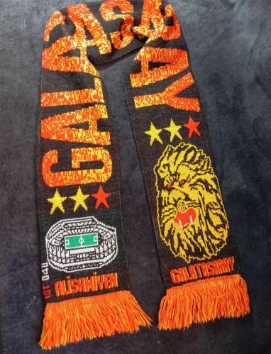 Vintage Galatasaray GS atkı. Resimlerdeki haliyle koleksiyon dekorluk kullanimlik