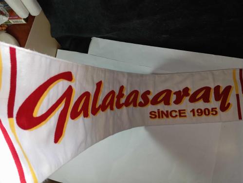 ViNTAGE Galatasaray GS atkı. Resimlerdeki haliyle koleksiyon dekorluk kullanimlik