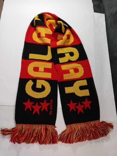 Eskilerden örme Galatasaray GS atkı. Resimlerdeki haliyle koleksiyon dekorluk kullanimlik