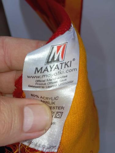 Mayatki Galatasaray GS atkı. Resimlerdeki haliyle koleksiyon dekorluk kullanimlik
