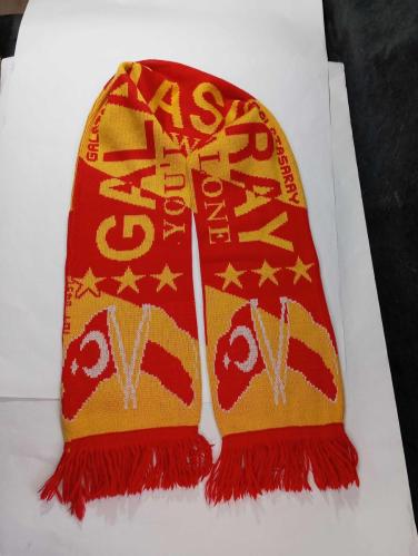 Eski dönem Galatasaray GS atkı. Resimlerdeki haliyle koleksiyon dekorluk kullanimlik