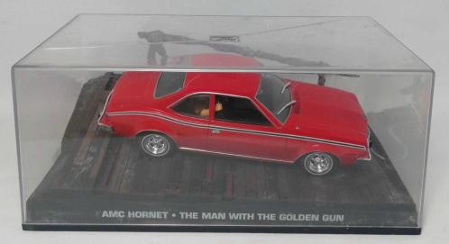 007 JAMES BOND AMC HORNET - THE MAN WITH THE GOLDEN GUN FİLMİ 1/43 ÖLÇEKLİ DİECAST MODEL ARAÇ KAİDE VE PANORAMİK GÖRÜNTÜLÜ AKRİLİK KORUMALI KUTUSUNDA