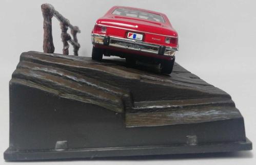 007 JAMES BOND AMC HORNET - THE MAN WITH THE GOLDEN GUN FİLMİ 1/43 ÖLÇEKLİ DİECAST MODEL ARAÇ KAİDE VE PANORAMİK GÖRÜNTÜLÜ AKRİLİK KORUMALI KUTUSUNDA