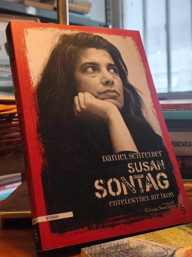 Susan Sontag : Entelektüel Bir İkon
