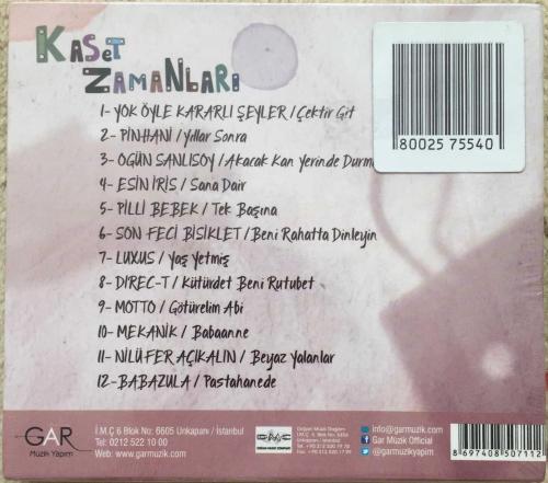 Kaset Zamanları - (ambalajında CD) / (Yok Öyle Kararlı Şeyler, Ogün Şanlısoy, Esin İris, Pilli Bebek, Pinhani, Son Feci Bisiklet, Luxus, Motto, Mekanik, Direc-T, Nilüfer Açıkalın, Babazula)