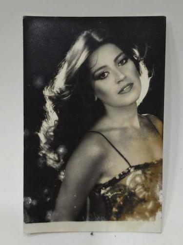 ÜNLÜ FOTOĞRAFI - AZRA BALKAN GÖRSELLİ NADİR SİYAH BEYAZ FOTOĞRAF