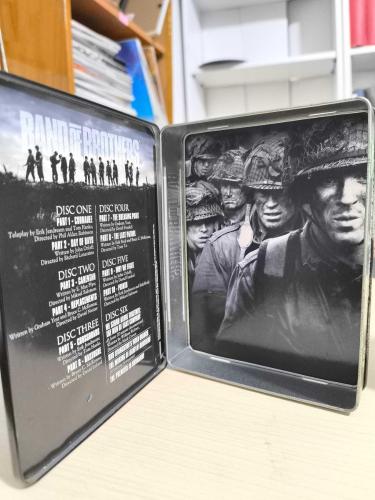 Band of Brothers – Özel Koleksiyon Seti (Tom Hanks & Steven Spielberg Sunar)