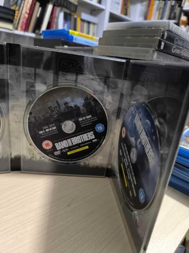 Band of Brothers – Özel Koleksiyon Seti (Tom Hanks & Steven Spielberg Sunar)