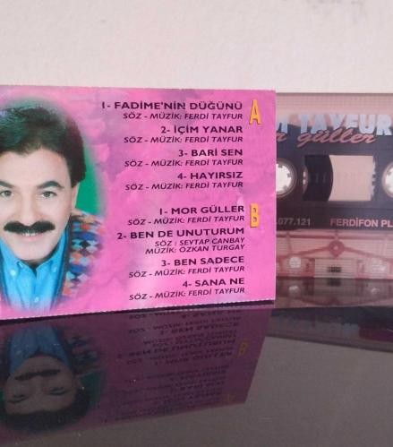 Ferdi Tayfur - Mor Güller / İçim Yanar