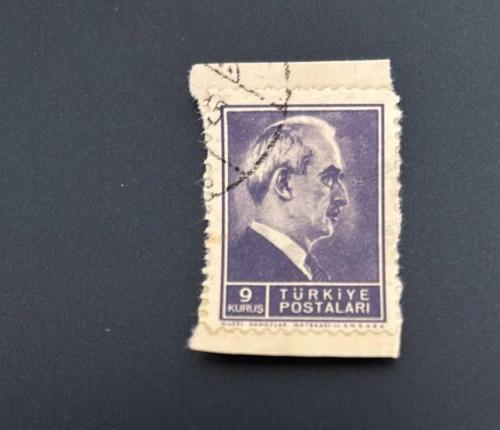 Türk Pulu - Turkish Stamp - Mektup Zarfından Kesilmiş /  Postadan Geçmiş Pul Filateli - DAMGALI - İSMET İNÖNÜ TEMALI PUL ,  9 KURUŞ - Türkiye Cumhuriyeti - NOSTALJİK DOĞUM GÜNÜ HEDİYESİ