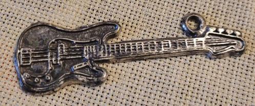 LOT.4 » ANTİKA METAL ELEKTRO ROCK GİTARI KOLYE. ŞIK. RETRO.