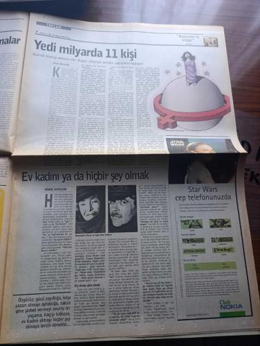 Radikal İki Gazetesi - Turkish Newspaper - 19 Mayıs 2002 - Sayı 293 - Yaşar Kemal dünyamızda su katılmamış benim İnce Memed'lerde mecbur diye söz ettiğim insanlar var fotoğraf - 19 Mayıs gösterileri - yürek hoplatan Sheryl Crow - Tanrı Bülent Ecevit'i korusun - Mozart günleri - Banu Haznedar'ın takı sergisi Bis heykel ve takı galerisinde - tiyatro yeni bir hayat için - güçlü devlet zayıf hükümet yazan Ahmet İnsel - Luna zeytinyağı - solda cürmü kadar yer yakacakıp kıpraşmalar yazan Ahmet Çakmak - ev kadını ya da hiçbir şey olmak yazan Gönül Kıvılcım - Yedi milyarda 11 kişi yazan Lale Müldür - soylu insanlar mecbur insanlar yazan Özdemir İnce - Bir adet 19 Mayıs yazı gösterisi yazan Cihan Demirci - Kör Talih'in henüz legal albümü yok- Gün Zileli'nin havariler kitabı yazan Sezai Sarıoğlu - Zeki Demirkubuz C Blok'tan itirafa Yazan S. Ruken Öztürk - Aslan asker Şvayk'ın fars hali yazan Sevda Şener - yumuşak g sizin olsun yazan Can Gürzap - Evren biter Yıldız savaşları bitmez