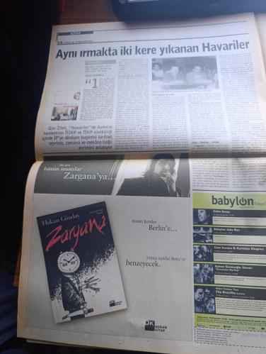 Radikal İki Gazetesi - Turkish Newspaper - 19 Mayıs 2002 - Sayı 293 - Yaşar Kemal dünyamızda su katılmamış benim İnce Memed'lerde mecbur diye söz ettiğim insanlar var fotoğraf - 19 Mayıs gösterileri - yürek hoplatan Sheryl Crow - Tanrı Bülent Ecevit'i korusun - Mozart günleri - Banu Haznedar'ın takı sergisi Bis heykel ve takı galerisinde - tiyatro yeni bir hayat için - güçlü devlet zayıf hükümet yazan Ahmet İnsel - Luna zeytinyağı - solda cürmü kadar yer yakacakıp kıpraşmalar yazan Ahmet Çakmak - ev kadını ya da hiçbir şey olmak yazan Gönül Kıvılcım - Yedi milyarda 11 kişi yazan Lale Müldür - soylu insanlar mecbur insanlar yazan Özdemir İnce - Bir adet 19 Mayıs yazı gösterisi yazan Cihan Demirci - Kör Talih'in henüz legal albümü yok- Gün Zileli'nin havariler kitabı yazan Sezai Sarıoğlu - Zeki Demirkubuz C Blok'tan itirafa Yazan S. Ruken Öztürk - Aslan asker Şvayk'ın fars hali yazan Sevda Şener - yumuşak g sizin olsun yazan Can Gürzap - Evren biter Yıldız savaşları bitmez