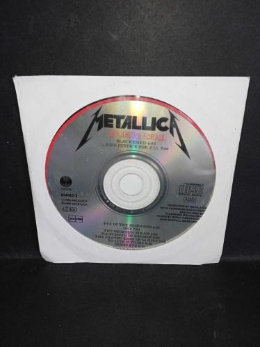 CD Metallica and justice for all albümü. Orijinal. 1988 Fransa dönem baskı. Kartoneti yok. Dinlemeyi etkilemeyen yoğun çizikler var. Baştan sona sorunsuz çalışıyor.