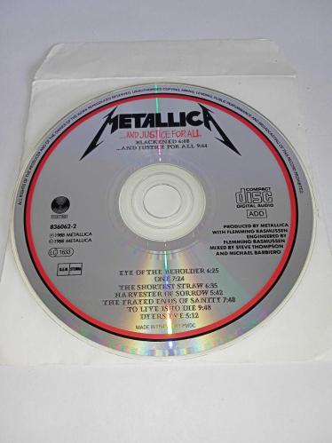 CD Metallica and justice for all albümü. Orijinal. 1988 Fransa dönem baskı. Kartoneti yok. Dinlemeyi etkilemeyen yoğun çizikler var. Baştan sona sorunsuz çalışıyor.