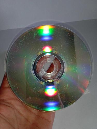 CD Metallica and justice for all albümü. Orijinal. 1988 Fransa dönem baskı. Kartoneti yok. Dinlemeyi etkilemeyen yoğun çizikler var. Baştan sona sorunsuz çalışıyor.