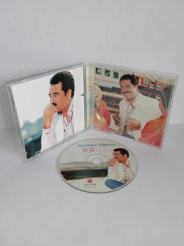 CD İbrahim Tatlıses tek tek albümü. Orijinal. Dinlemeyi etkilemeyen çizikler var sorunsuz çalışıyor. Kartoneti tertemiz Koleksiyonluk