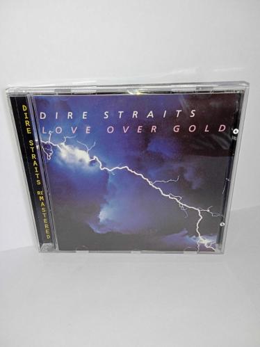 CD Dire Straits love over gold Remastered. 1996 baskı Orijinal. Dinlemeyi etkilemeyen çizikler var, sorunsuz çalışıyor. Kartoneti tertemiz Koleksiyonluk
