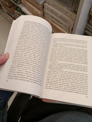 KUTSAL BARIŞ - Ulusal Kurtuluş Savaşı Sonrasının Gerçek Hikayesi - 4 Cilt Takım