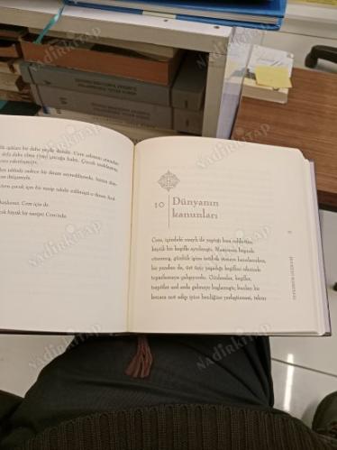 TEFEKKÜR GEZİLERİ - Her Şeyin Hikayesini Merak Eden Adam (Ciltli)