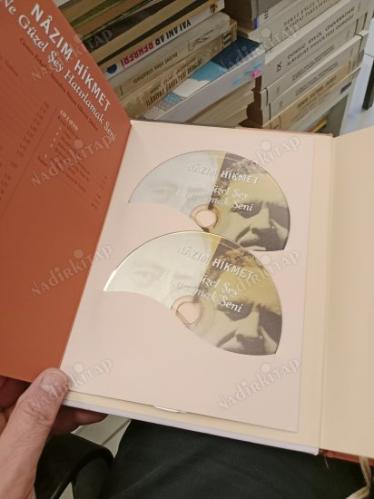 NE GÜZEL ŞEY HATIRLAMAK SENİ-Genco Erkal'ın Sesinden Nazım Hikmet Şiirleri (Ciltli + 4 CD)