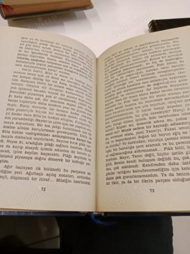 BOŞLUKTA SALLANAN ADAM