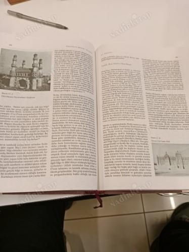 İslam Kültür Atlası (Ciltli - Şömizli) ( 1. Baskı )