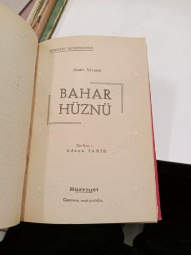 Aramızdaki Gölge - Bahar Hüznü - Kadınlık Sırları ( 3 Kitap BİRARADA )