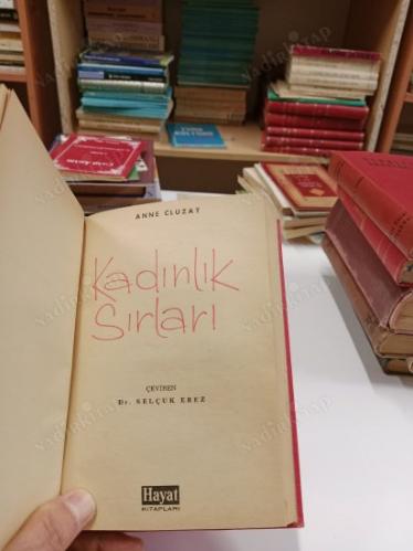 Aramızdaki Gölge - Bahar Hüznü - Kadınlık Sırları ( 3 Kitap BİRARADA )