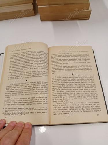 Türk Romanına Eleştirel Bir Bakış - Ahmet Mithat'tan A.H. Tanpınar'a; 1. Cilt
