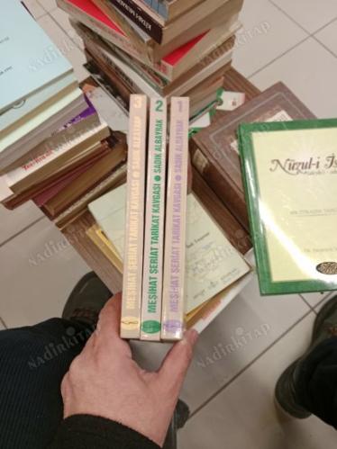 MESRUTİYET'TEN CUMHURİYET'E MEŞİHAT ŞERİAT TARİKAT KAVGASI 3 CİLT TAKIM ( İMZALI İTHAFLI )
