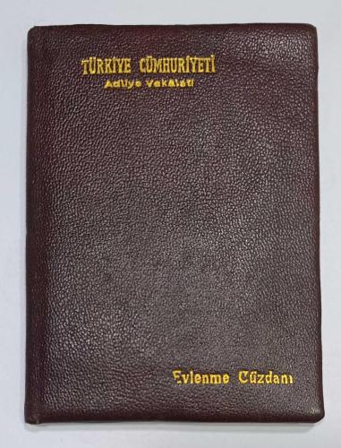 TÜRKİYE CUMHURİYETİ ADLİYE VEKÂLETİ TÜRK TAYYARE CEMİYETİ NADİR EVLENME CÜZDANI (TAYYARE MÜDAFAA 2½ LİRA  PULLU)