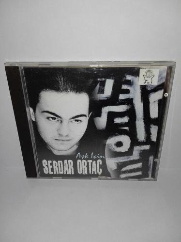 CD Serdar Ortaç Aşk için / ilk albümü. Orijinal 1994 DESTAN ALMAN baskı sarı bandrollü dönem albüm. Disk 10 üzerinden 9.5 temiz sorunsuz çalışıyor. Kartonet tertemiz koleksiyonluk   Değmez, Hadi Git, Deliriyorum, Sevişen Dalgalar, Zakkum, Aşkın Kitabı, Özledim Aşkını, Affedemem, Karabiberim, İçmeli, Aşk İçin, Taşıma Su (Tashımashu).