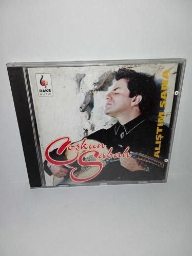 CD Coşkun Sabah Alıştım sana albümü. Orijinal Raks 1993 sarı bandrollü dönem baskı albüm. Disk 10 üzerinden 9.5 temiz sorunsuz çalışıyor. Kartonet temiz koleksiyonluk