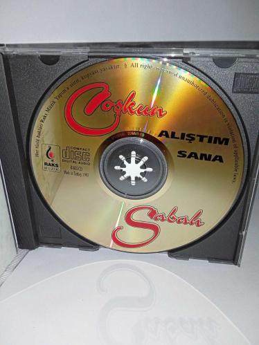 CD Coşkun Sabah Alıştım sana albümü. Orijinal Raks 1993 sarı bandrollü dönem baskı albüm. Disk 10 üzerinden 9.5 temiz sorunsuz çalışıyor. Kartonet temiz koleksiyonluk