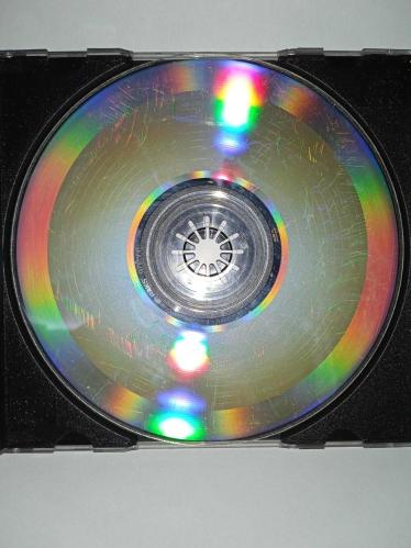 CD Orhan Gencebay Nostalji 1 albümü. Orijinal Harika 1998 sarı bandrollü dönem baskı albüm. ULTRA NADİR.  Bir Teselli Ver, Sev Dedi Gözlerim, Beni de Allah Yarattı, Severek Ayrılalım, Ümitsiz Aşk, Aşk Pınarı, Kaderimin Oyunu, Bağrıma Taş Bastım, Yorgun Gözlerim, Ben Eski Halimle Daha Mesuttum