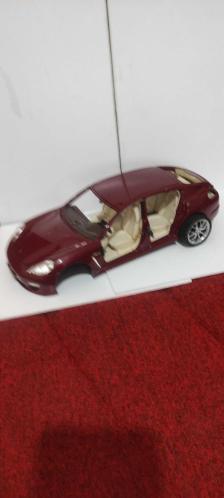 Porsche panamera eksikli 1/18 scala