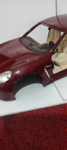 Porsche panamera eksikli 1/18 scala