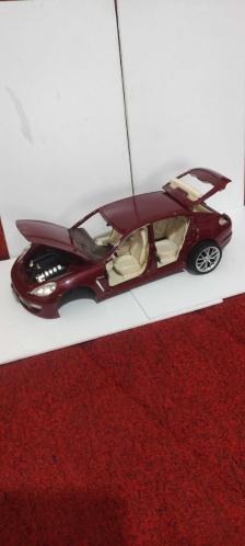 Porsche panamera eksikli 1/18 scala