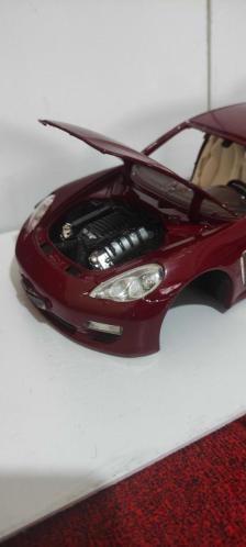Porsche panamera eksikli 1/18 scala