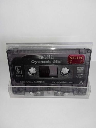 Kaset Güllü oyuncak gibi albümü. Orijinal 1994. Kartoneti yok, baştan sona dinlendi sorunsuz çalışıyor.