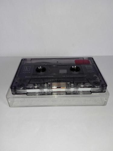 Kaset Güllü oyuncak gibi albümü. Orijinal 1994. Kartoneti yok, baştan sona dinlendi sorunsuz çalışıyor.